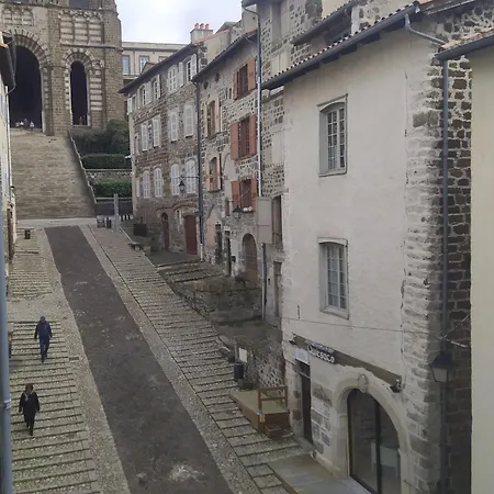 2 Pieces Aux Pieds De La Cathedrale Dans Logis Du 15eme Siecle